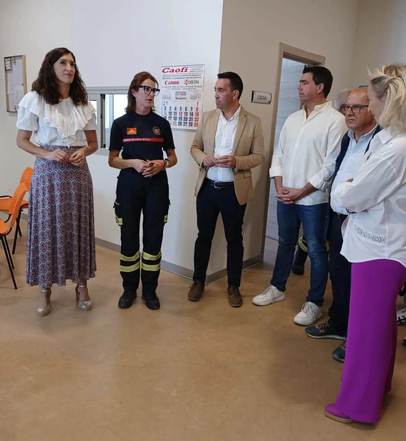El diputado Gonzalo Domínguez visita el nuevo Parque de Bomberos de Écija