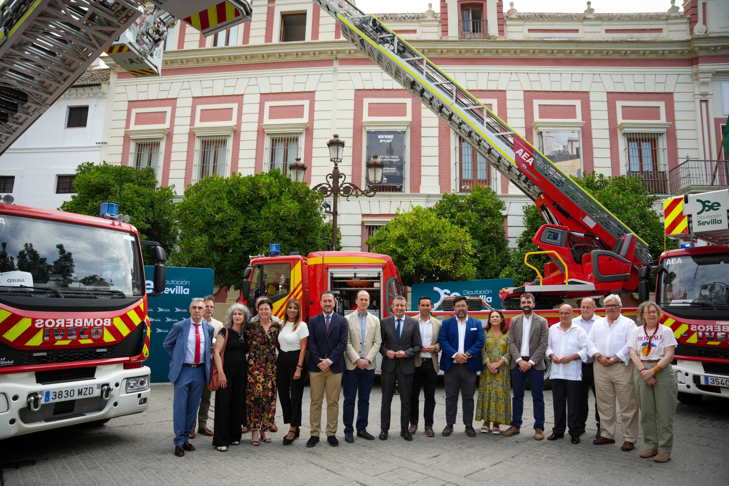 Javier Fernández anuncia «un plan a corto plazo, financiado por la Diputación, de mejoras que implementen dotación y efectivos a los bomberos de la provincia»